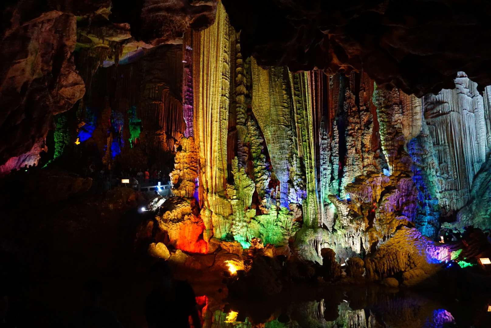 银子岩 桂林喀斯特地貌的璀璨明珠